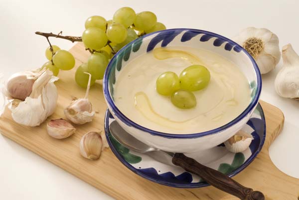 ajo blanco uvas